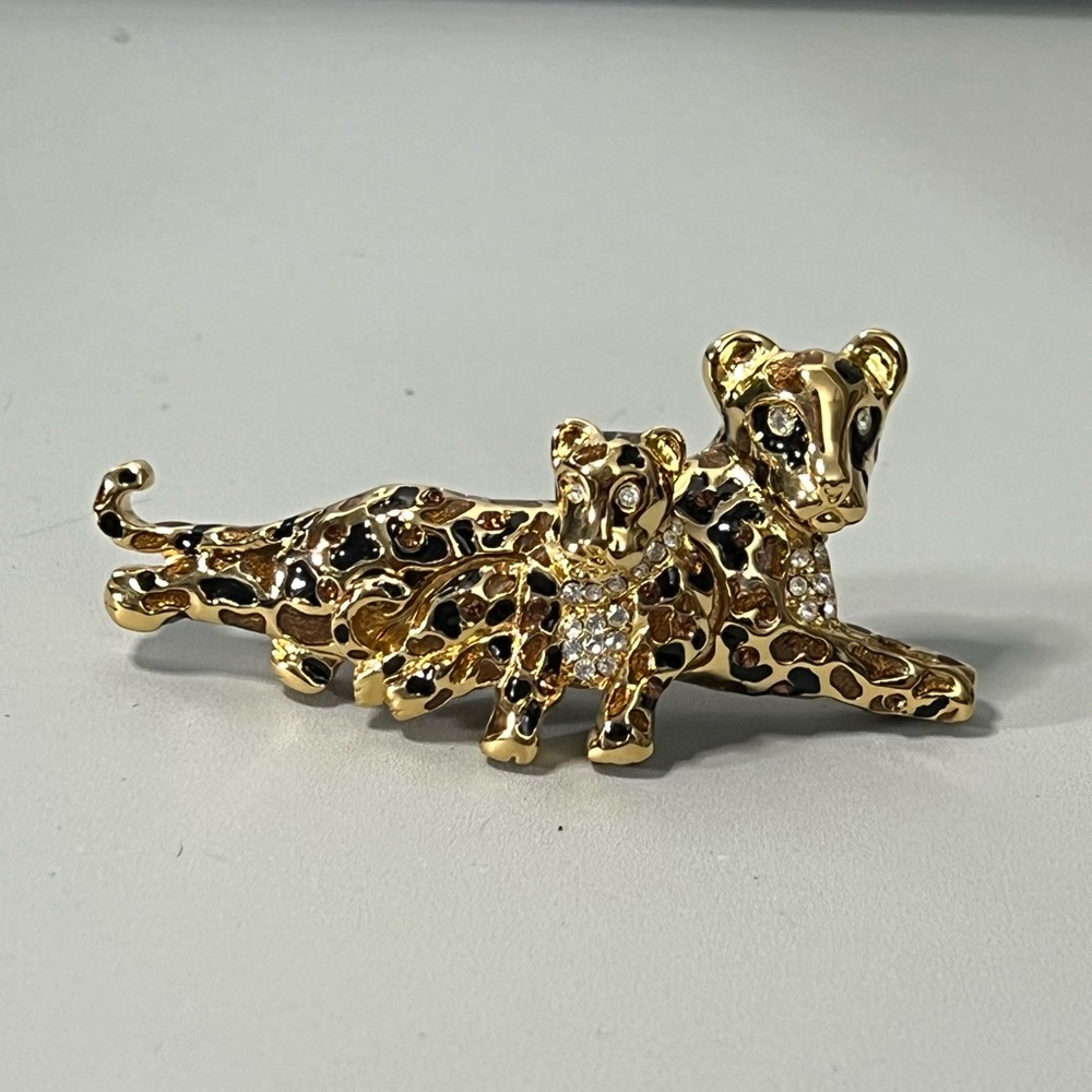 ST. JOHN Rhinestone Enamel Pin Brooch Leopard Cougar Jaguar Big Cat Mother & Cub